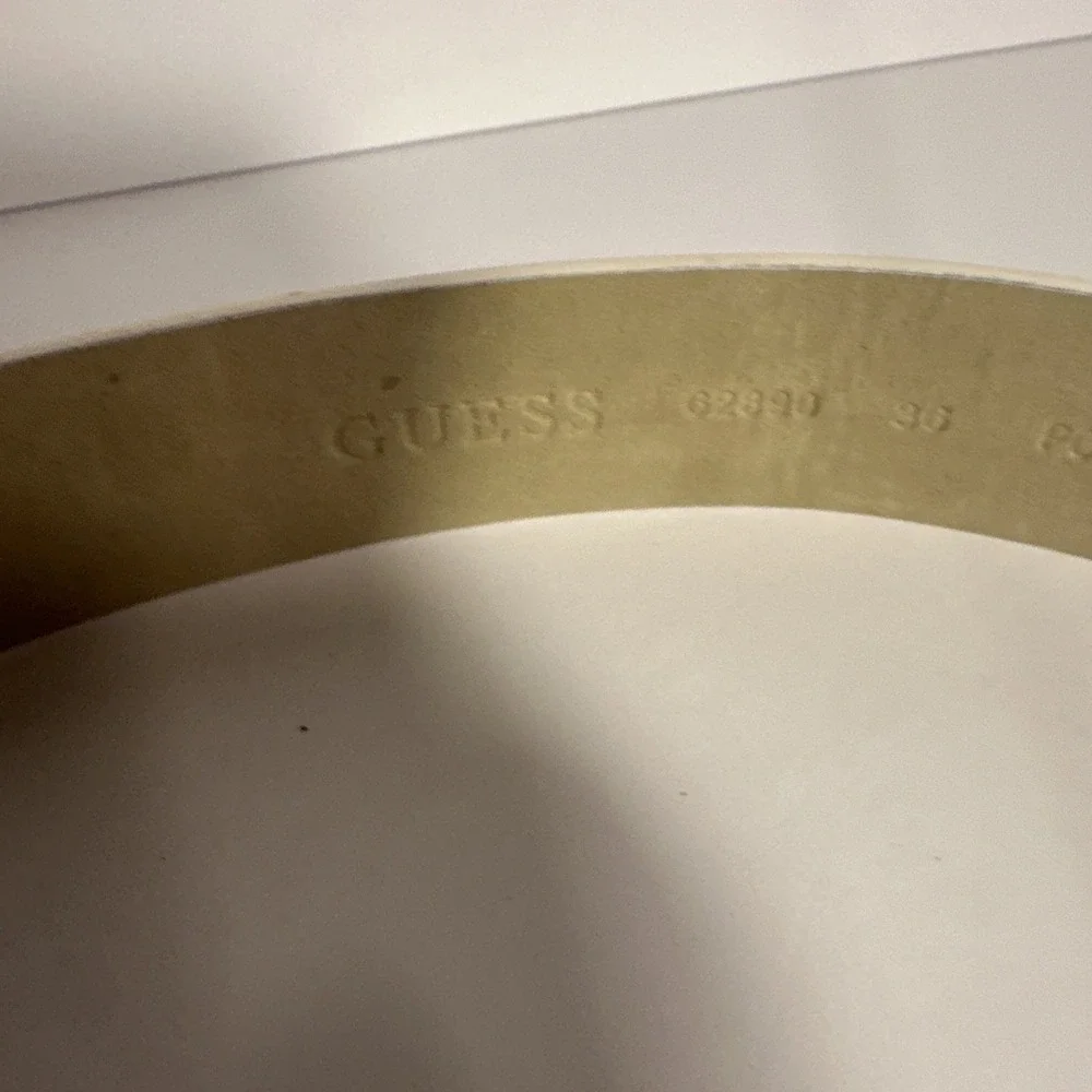 GUESS Men's White Belt Size 36 Faux Leather Casual Fashion Accessory PREOWNED